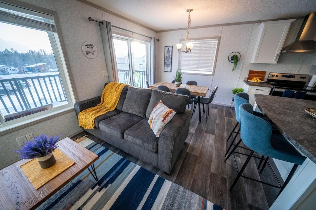 Apartment 3 Bedroom Townhouse With Mountain Views, Large Deck, Garage
