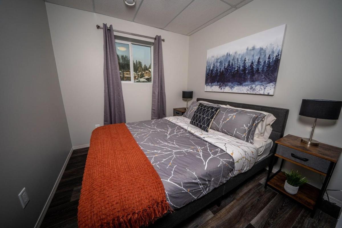 Apartment 3 Bedroom Townhouse With Mountain Views, Large Deck, Garage *