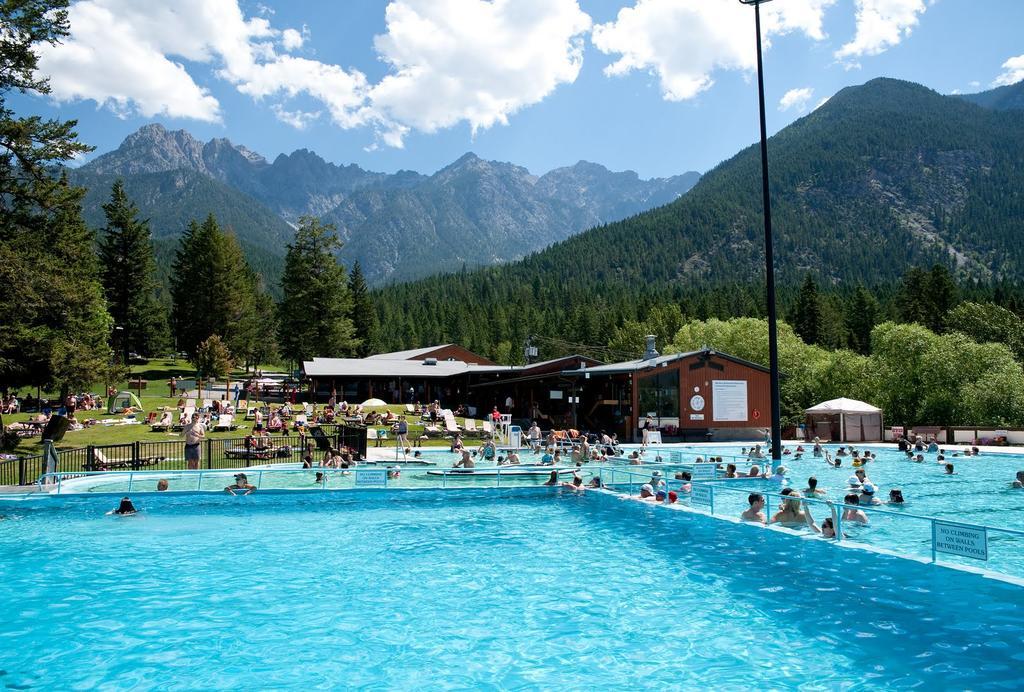 Mountain View Retreat: Luxury * Invermere