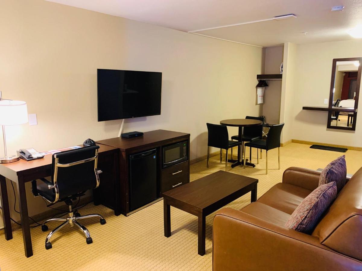 The Kanata Hotel 2*