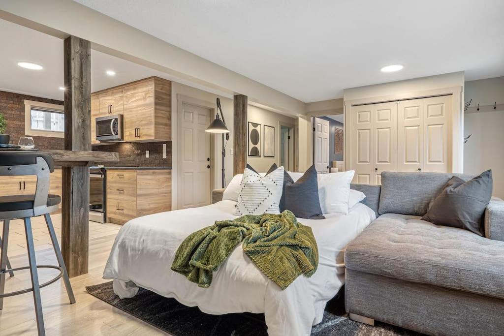 Sleeping In Scandinavia I New Reno's I Sleep 7 * Invermere