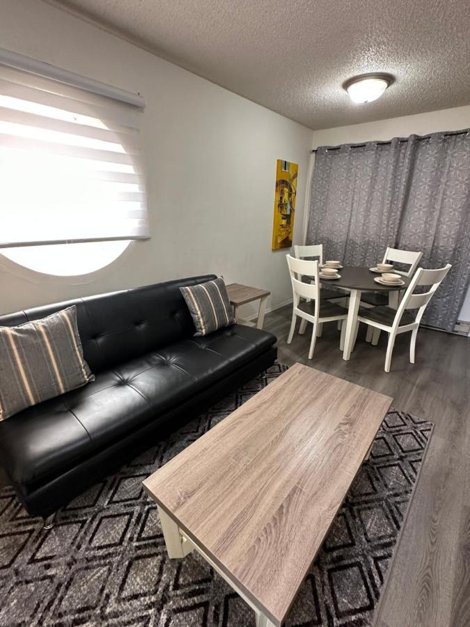 Cozy 2 Bedroom Apartment *