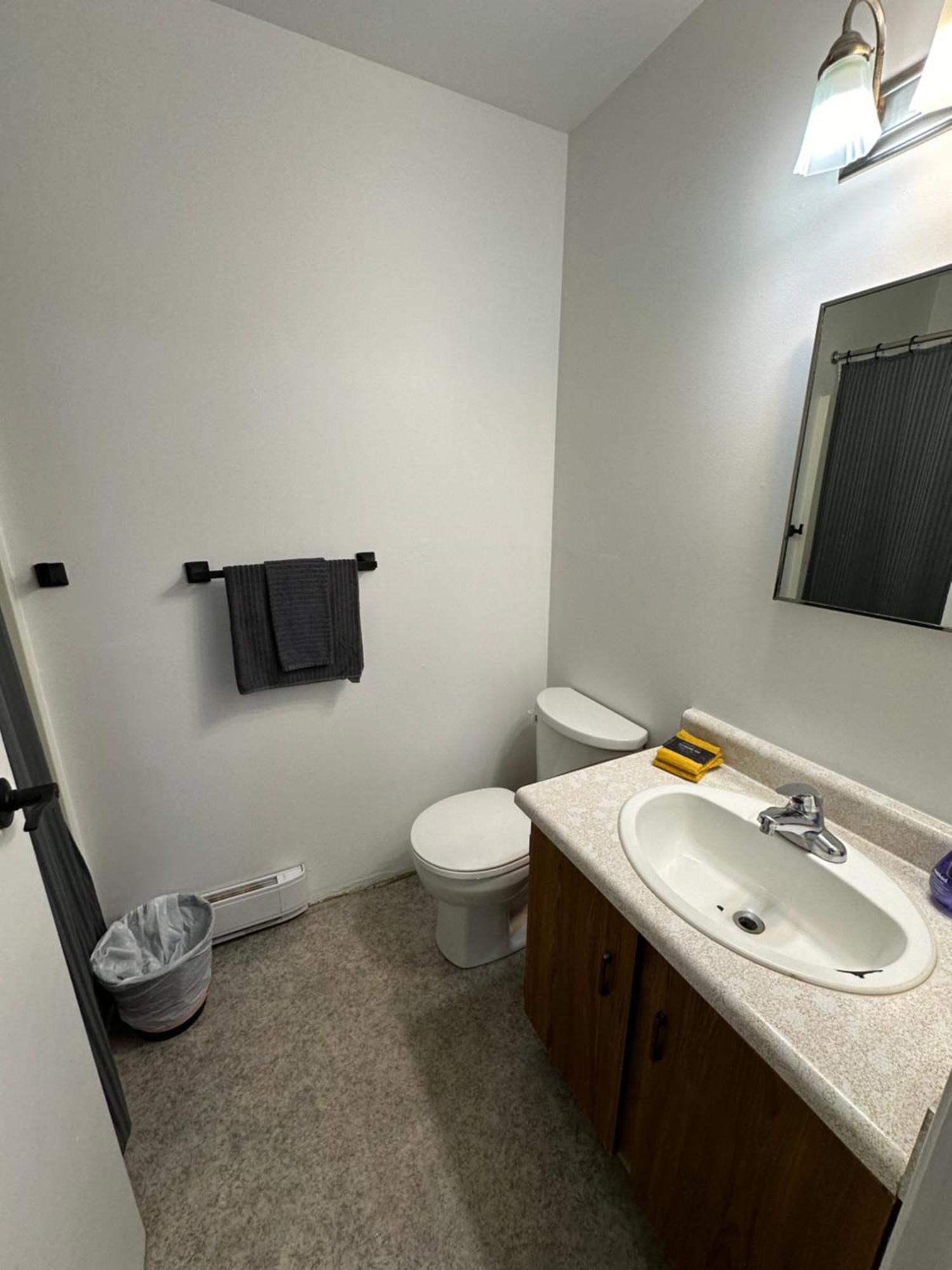 Cozy 2 Bedroom Invermere