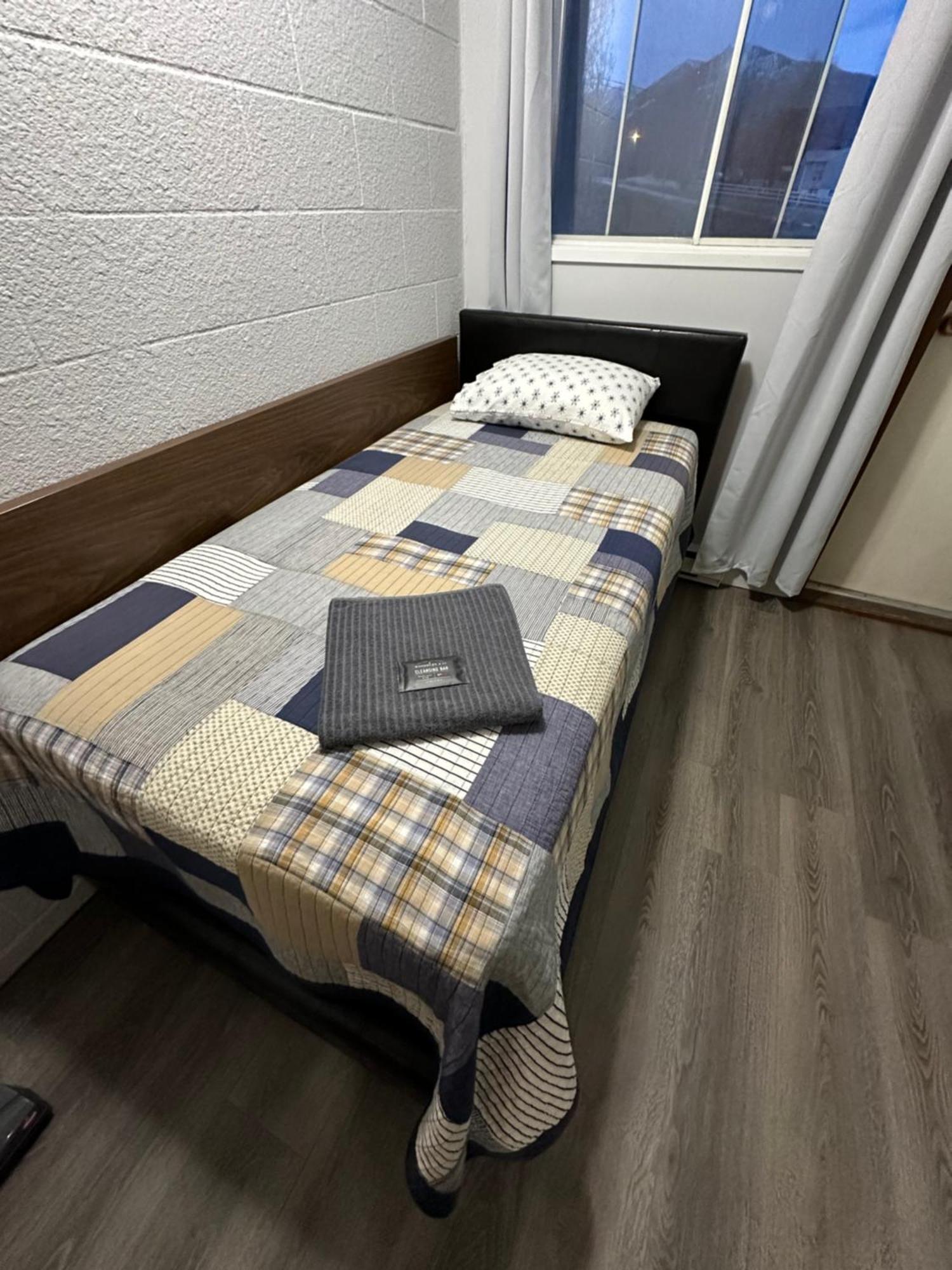 Cozy 2 Bedroom Apartment *