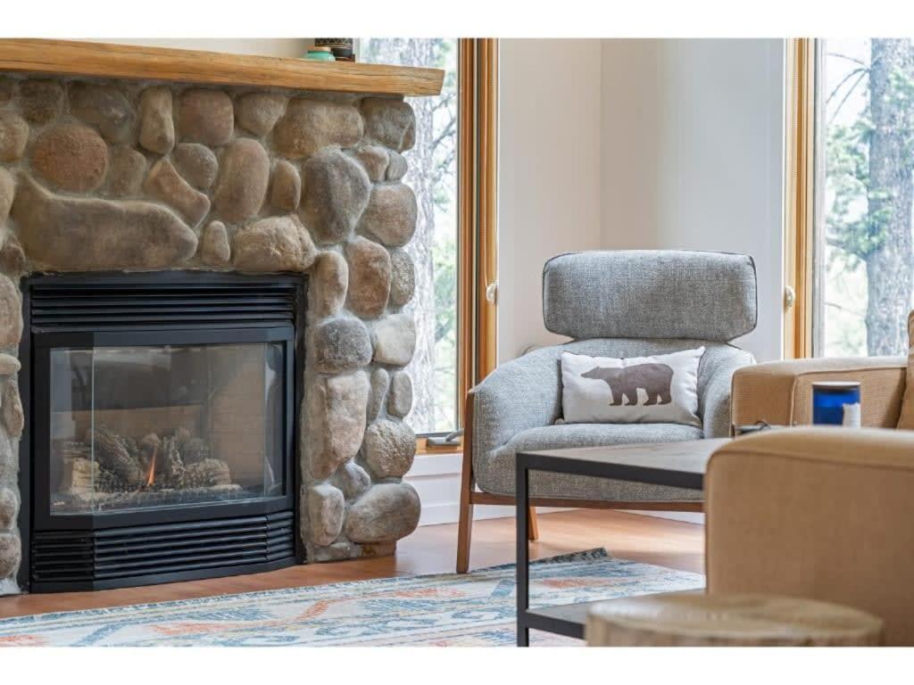 Chardonnay Chalet I Fireplace I Mountain View I Tv Holiday home Invermere