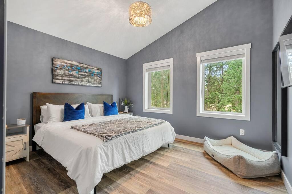 Serenity Shores, Mins To Lake, King Bed, 10 Guests Invermere