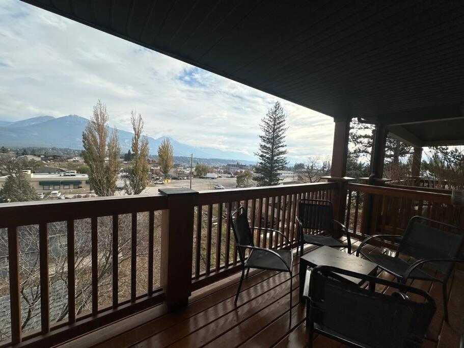 Mountain Views In Downtown Apartment