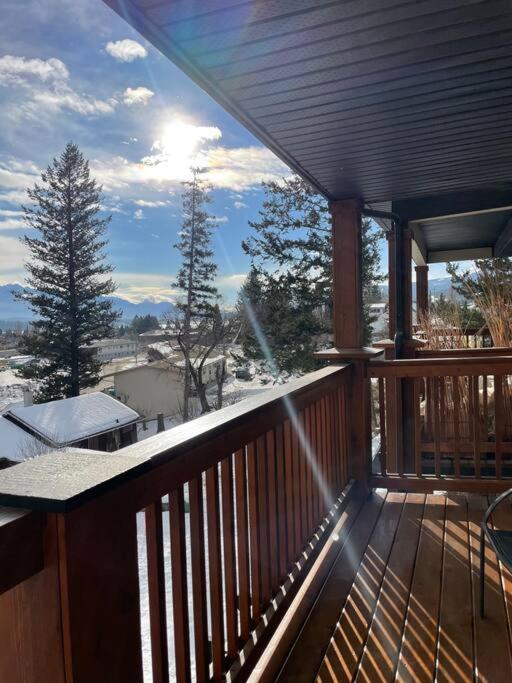Mountain Views In Downtown Apartment *