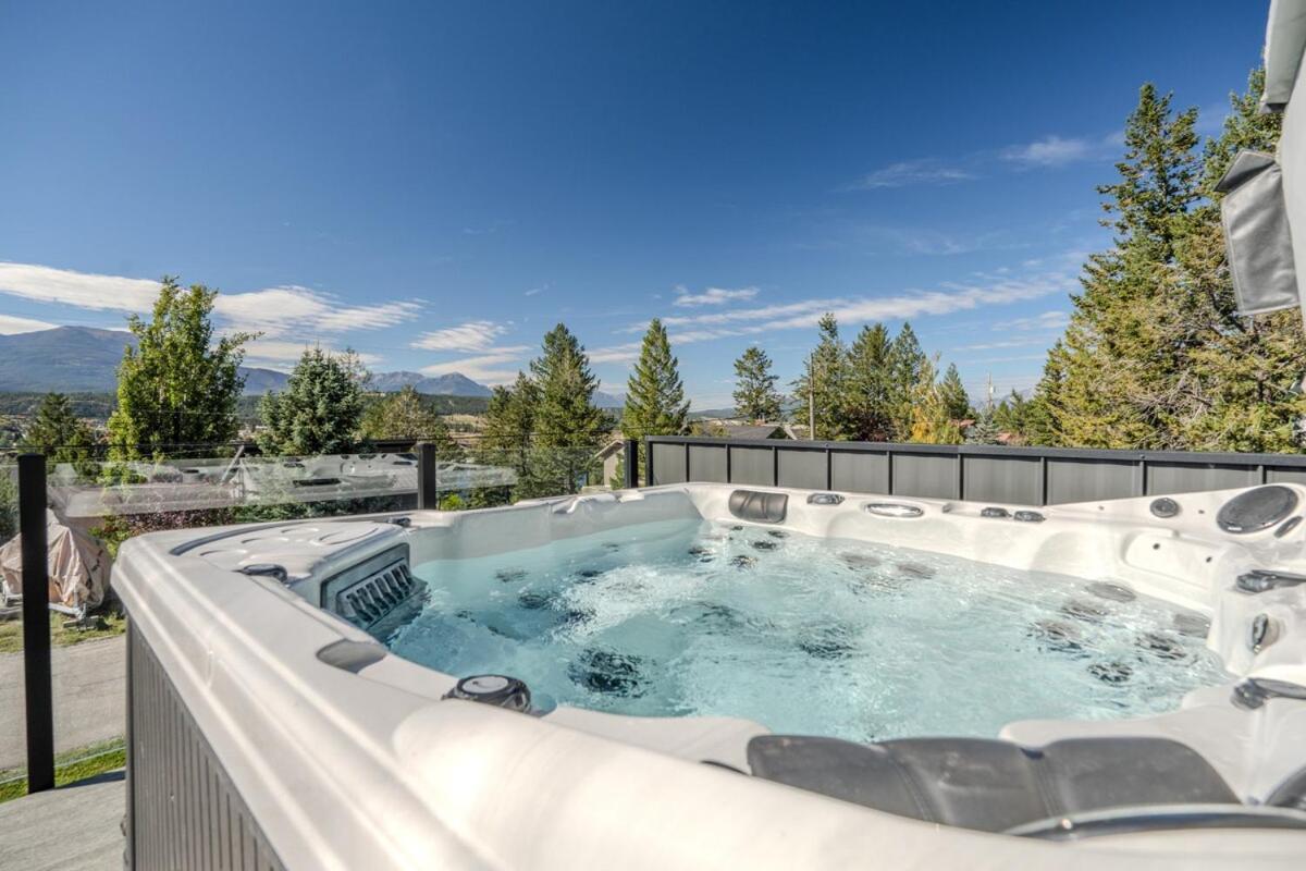 Mountain Crest Retreat - Bbq, Hot Tub, Theatre