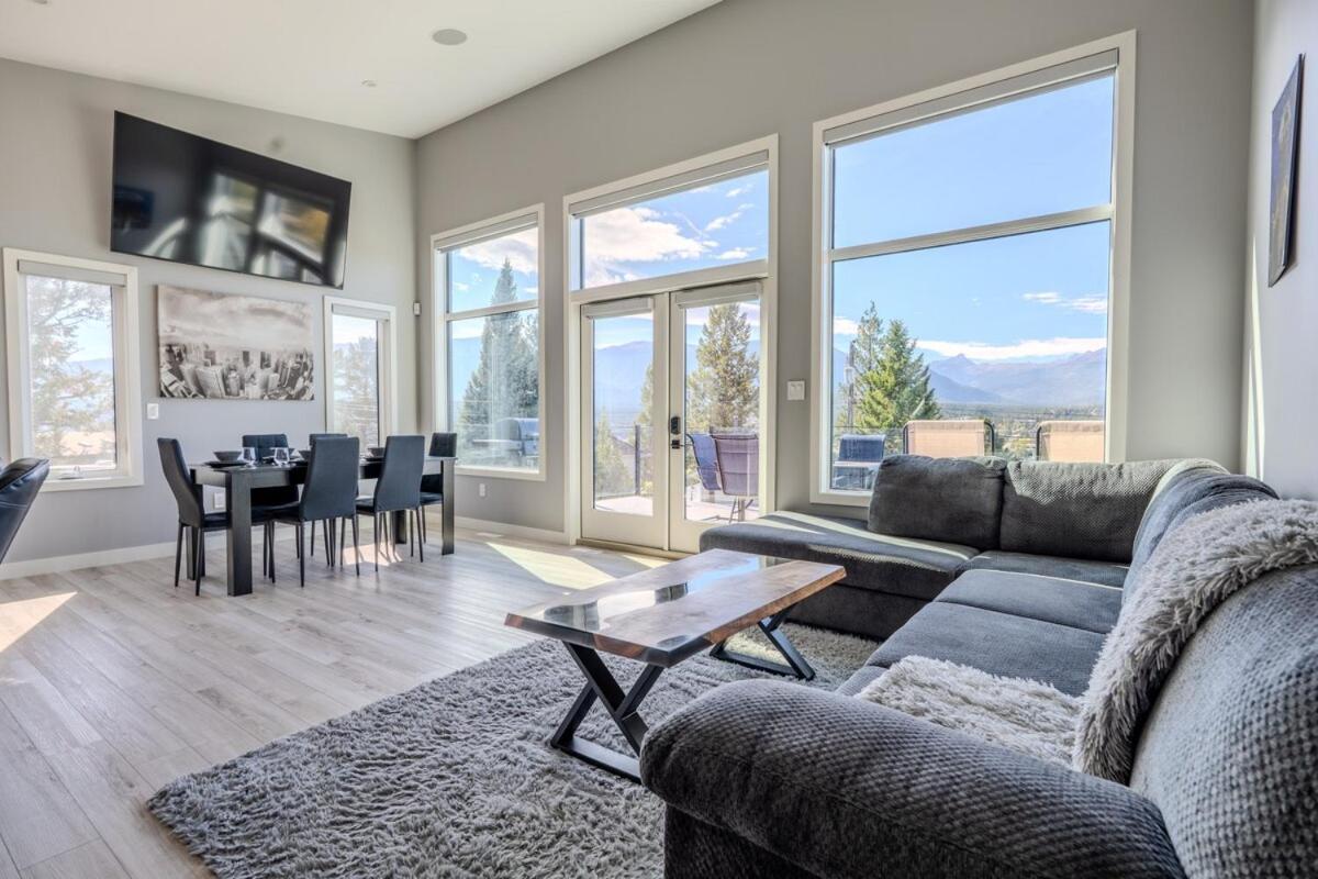 Mountain Crest Retreat - Bbq, Hot Tub, Theatre Holiday home *